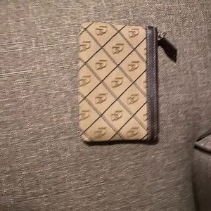 D & B ID wallet
